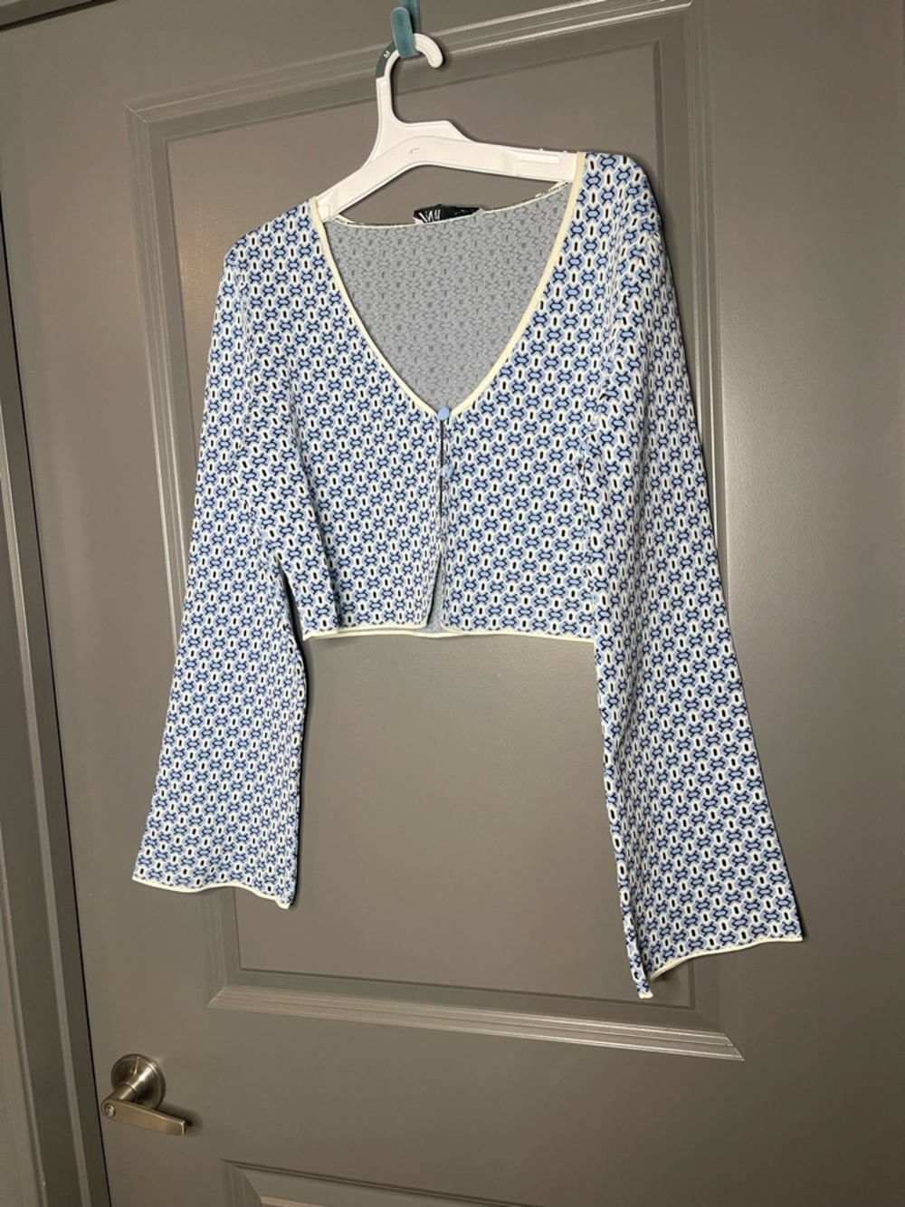 Zara Blue & Cream Cropped V-Neck Knit Cardigan